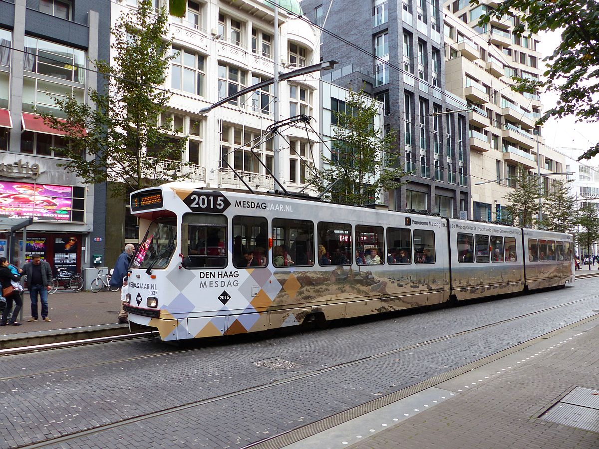 HTM TW 3037 mit Aufschrift  Mesdagjaar 2015 . Spui, Den Haag 20-09-2015.

HTM tram 3037 in  Mesdagjaar 2015  uitvoering. Spui, Den Haag 20-09-2015.