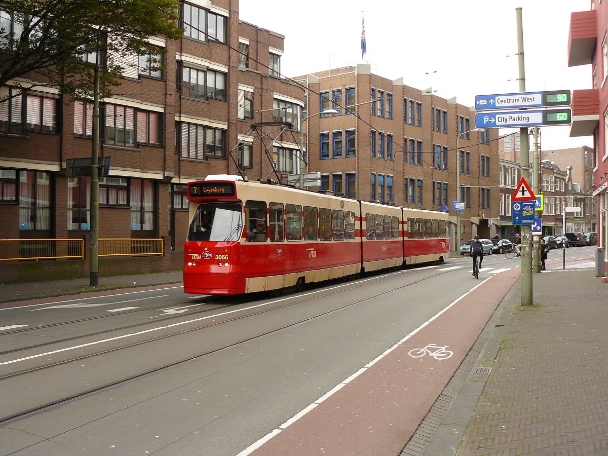 HTM TW 3066 Jan Hendrikstraat, Den Haag 26-10-2014.

HTM tram 3066 Jan Hendrikstraat, Den Haag 26-10-2014.