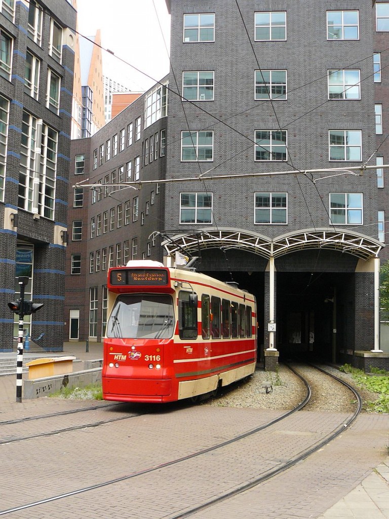 HTM TW 3116 Wijnhaven, Den Haag 15-06-2014.

HTM tram 3116 Wijnhaven, Den Haag 15-06-2014.