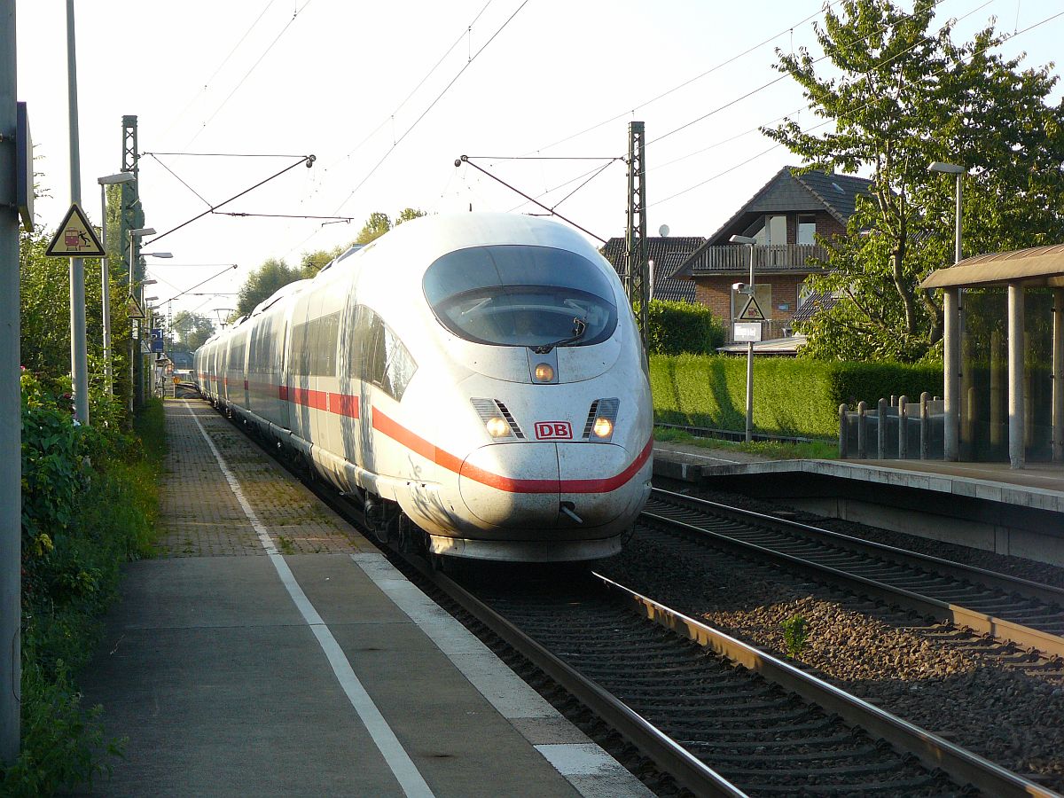 ICE TW durchkunft Bahnhof Millingen(bei Rees) 12-09-2014.

DB ICE treinstel bij doorkomst station Millingen(bei Rees), Duitsland 12-09-2014.