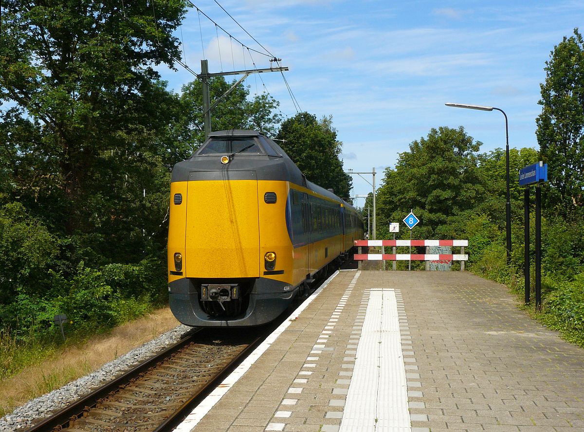 ICM-IV TW 4244 Leiden Lammenschans 29-06-2014.


ICM-IV treinstel 4244 Leiden Lammenschans 29-06-2014.