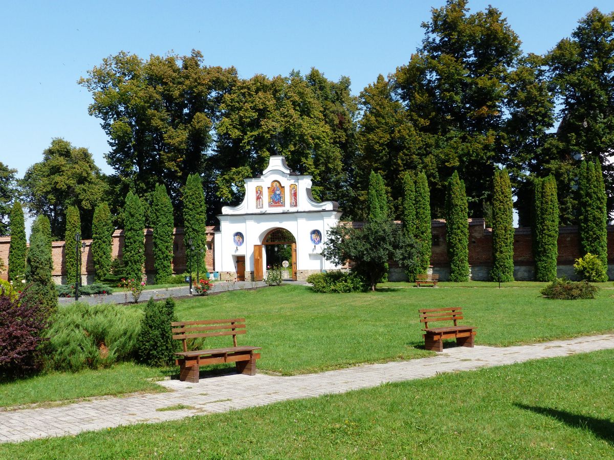 Klostereingangstor, Krekhiv, Ukraine 23-08-2019.

Toegangspoort klooster, Krekhiv, Oekrane 23-08-2019.