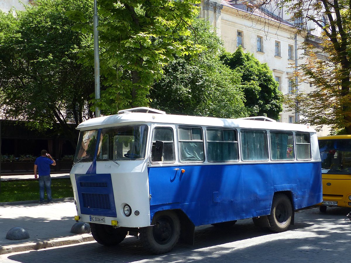 Kuban G1A1-01 Bus Prospekt Svobody, Lviv, Ukraine 27-05-2018.

Kuban G1A1-01 bus Prospekt Svobody, Lviv, Oekrane 27-05-2018.