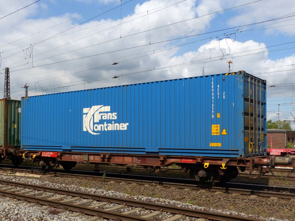 Lgns Containertragwagen mit Nummer 25 RIV 80 D-BTSK 4435 298-1 Gterbahnhof Oberhausen West 13-07-2017.

Lgns containerdraagwagen met nummer 25 RIV 80 D-BTSK 4435 298-1 goederenstation Oberhausen West 13-07-2017.