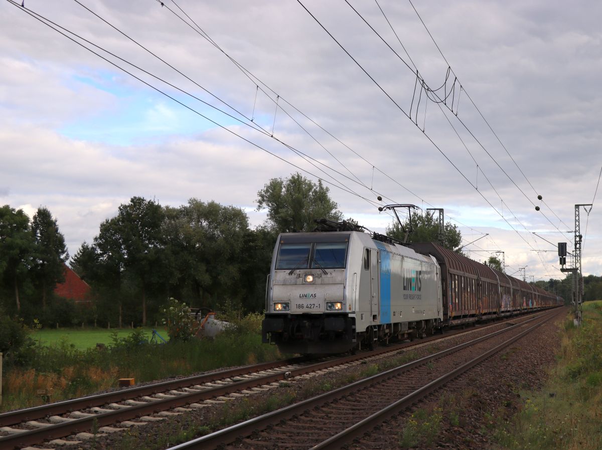 Lineas Lokomotive 186 427-1 Devesstrae, Salzbergen, Deutschland 16-09-2021.

Lineas locomotief 186 427-1 Devesstrae, Salzbergen, Duitsland 16-09-2021.