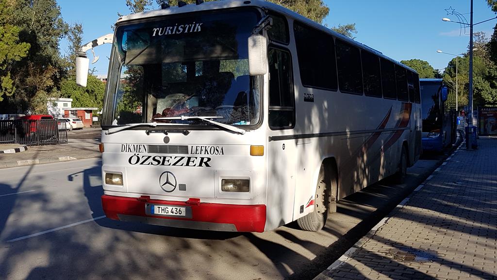 Mercedes Benz Reisebus O 303 am 8.1.2019 in Nikosia auf Zypern.