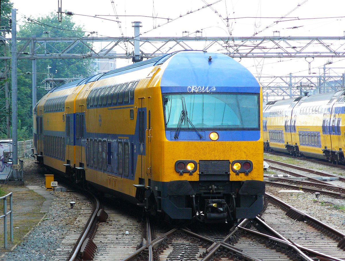 NS DDZ-4 TW 7530 einfahrt Amsterdam Centraal Station 20-09-2014.

NS DDZ-4 treinstel 7530 komt binnen op spoor 2  Amsterdam Centraal Station 20-09-2014.