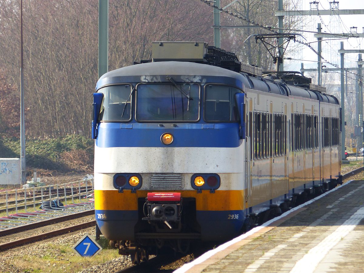NS SGM-III TW 2936 Gleis 2 Vlaardingen 16-03-2017.

NS SGM-III treinstel 2936 als stoptrein naar Rotterdam op spoor 2 Vlaardingen 16-03-2017.