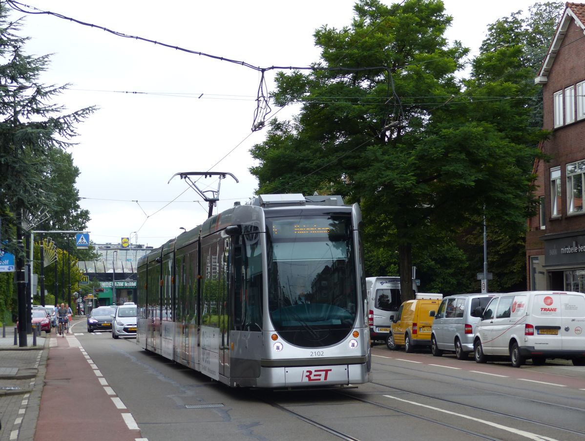 RET TW 2102 Straatweg, Rotterdam 16-07-2016.
RET tram 2102 Straatweg, Rotterdam 16-07-2016.