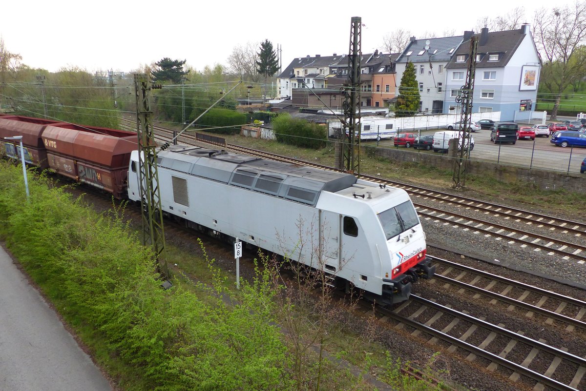 Rhein Cargo Diesellok 285 103-8 Hoffmannstrasse, Oberhausen 12-04-2018.

Rhein Cargo dieselloc 285 103-8 Hoffmannstrasse, Oberhausen 12-04-2018.