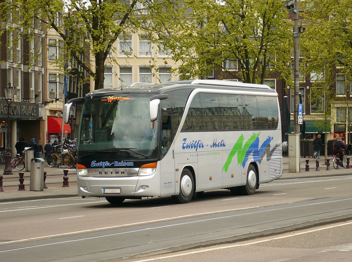 Setra S 411 HD Reisebus der Firma Zwlfer aus Melk in sterreich. Amsterdam, Niederlande 29-04-2015.


Setra S 411 HD reisbus van de firma Zwlfer uit Melk in Oostenrijk. Amsterdam 29-04-2015.