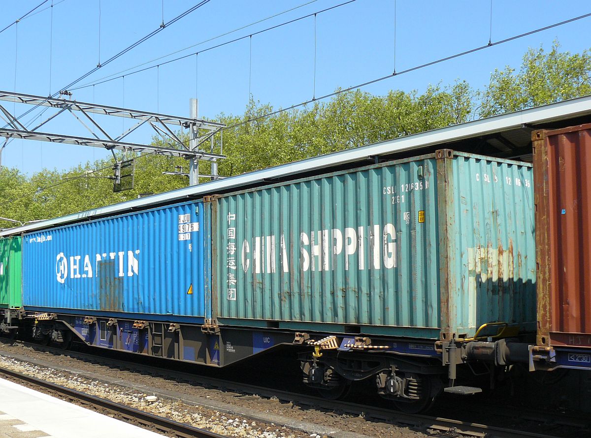 Sgnss Containertragwagen mit Nummer 37 80 4565 940-6. Dordrecht, Niederlande 12-06-2015.

Sgnss containerwagen met nummer 37 80 4565 940-6. Dordrecht 12-06-2015.