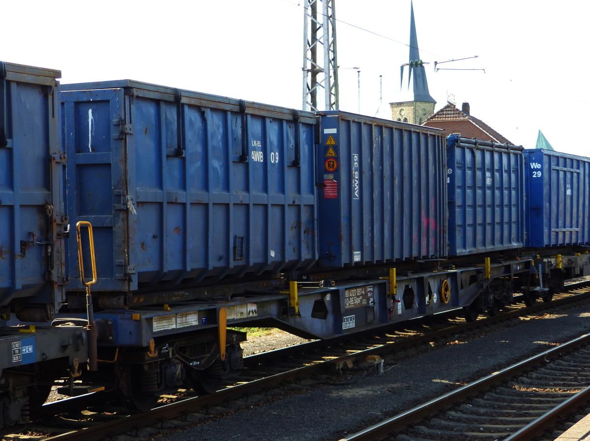 Slps 867 Flachwagen fr den Transport von Abrollcontainern) mit Nummer 37 80 4727 057-4 der Bentheimer Eisenbahn Gleis 1 Salzbergen 17-08-2018.


Slps 867 containerwagen met huisvuil met nummer 37 80 4727 057-4 van de Bentheimer Eisenbahn spoor 1 Salzbergen 17-08-2018.