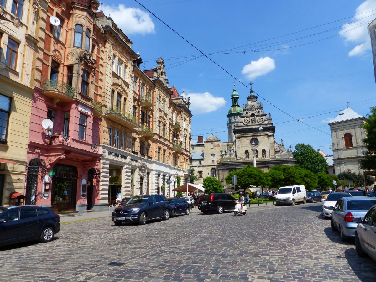 Soborna Platz, Lviv 04-06-2017.

Soborna plein met Bernadijnenkerk Andreas, Lviv 04-06-2017.