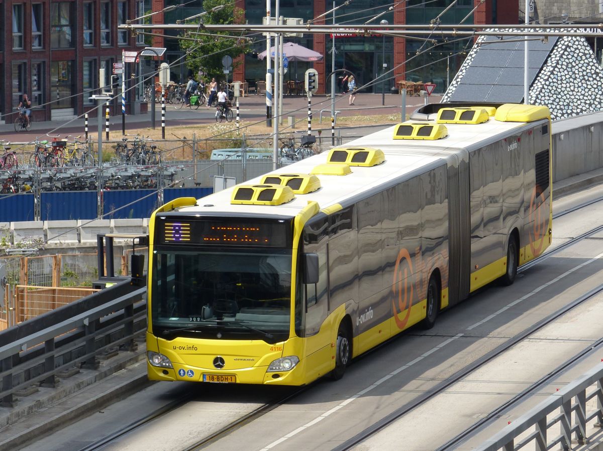 U-OV Bus 4116 Mercedes-Benz Citaro G Baujahr 2013. Jaarbeursplein, Utrecht 19-07-2018.

U-OV bus 4116 Mercedes-Benz Citaro G bouwjaar 2013. Trambaan Jaarbeursplein, Utrecht 19-07-2018.