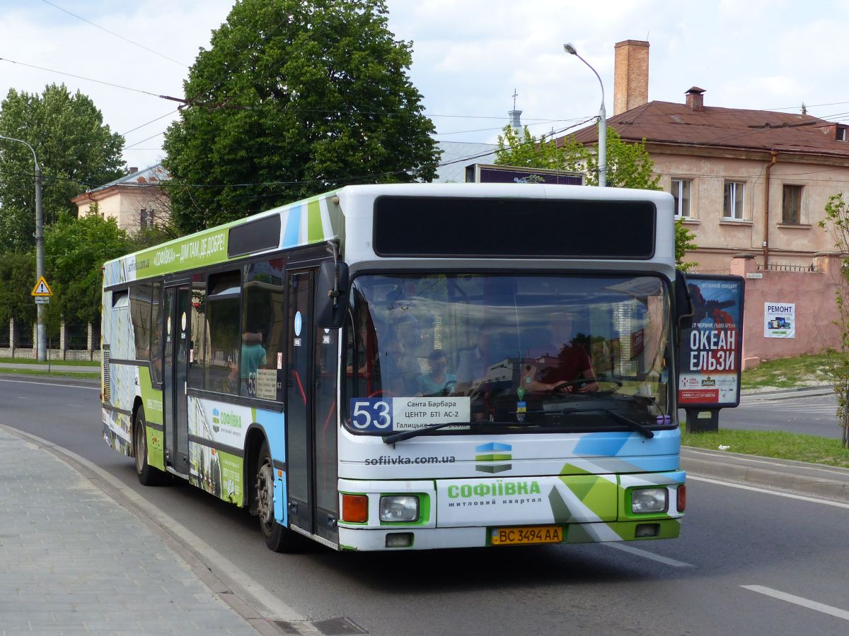 Uspih BM MAN NL202 Bus Prospekt Viacheslava Chornovola, Lviv, Ukraine 04-06-2017.

Uspih BM MAN NL202 bus Prospekt Viacheslava Chornovola, Lviv, Oekrane 04-06-2017.