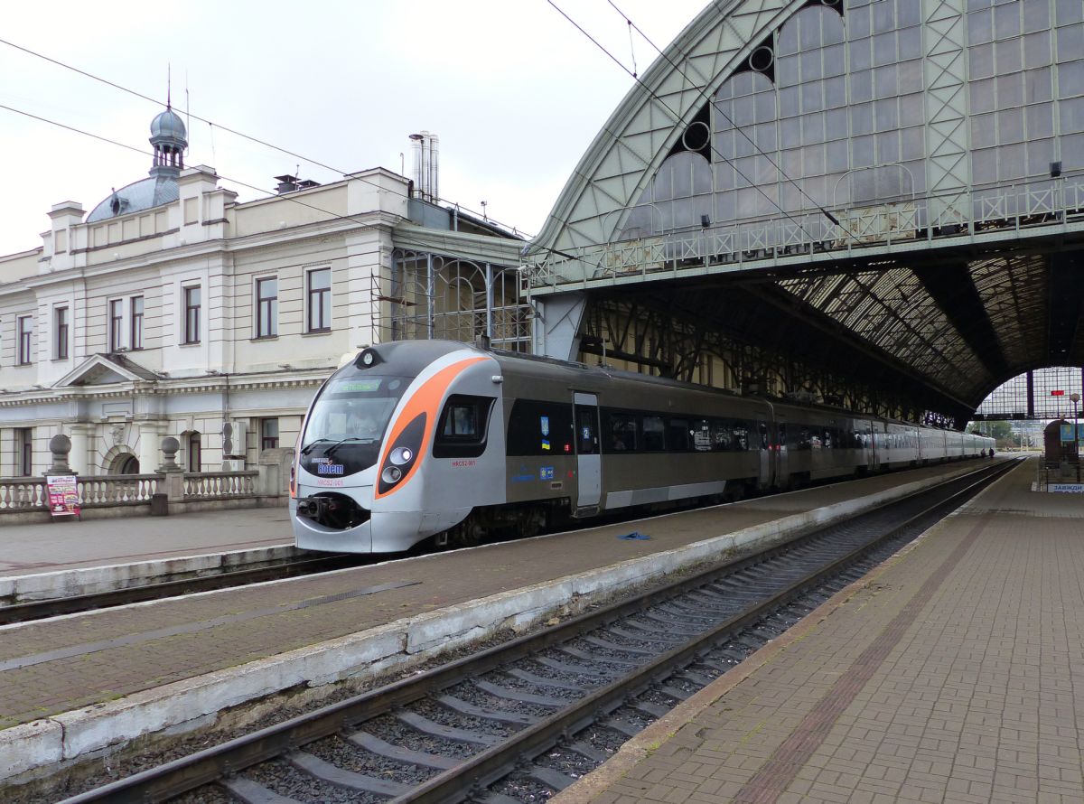 UZ Hyundai Rotem HRCS2-001 Triebzug als Intercity von Przemysl in Polen nach Kiev. Bahnhof Lviv, Ukraine 03-09-2019.

UZ Hyundai Rotem HRCS2-001 treinstel als Intercity van Przemysl in Polen naar Kiv. Station Lviv, Oekrane 03-09-2019.