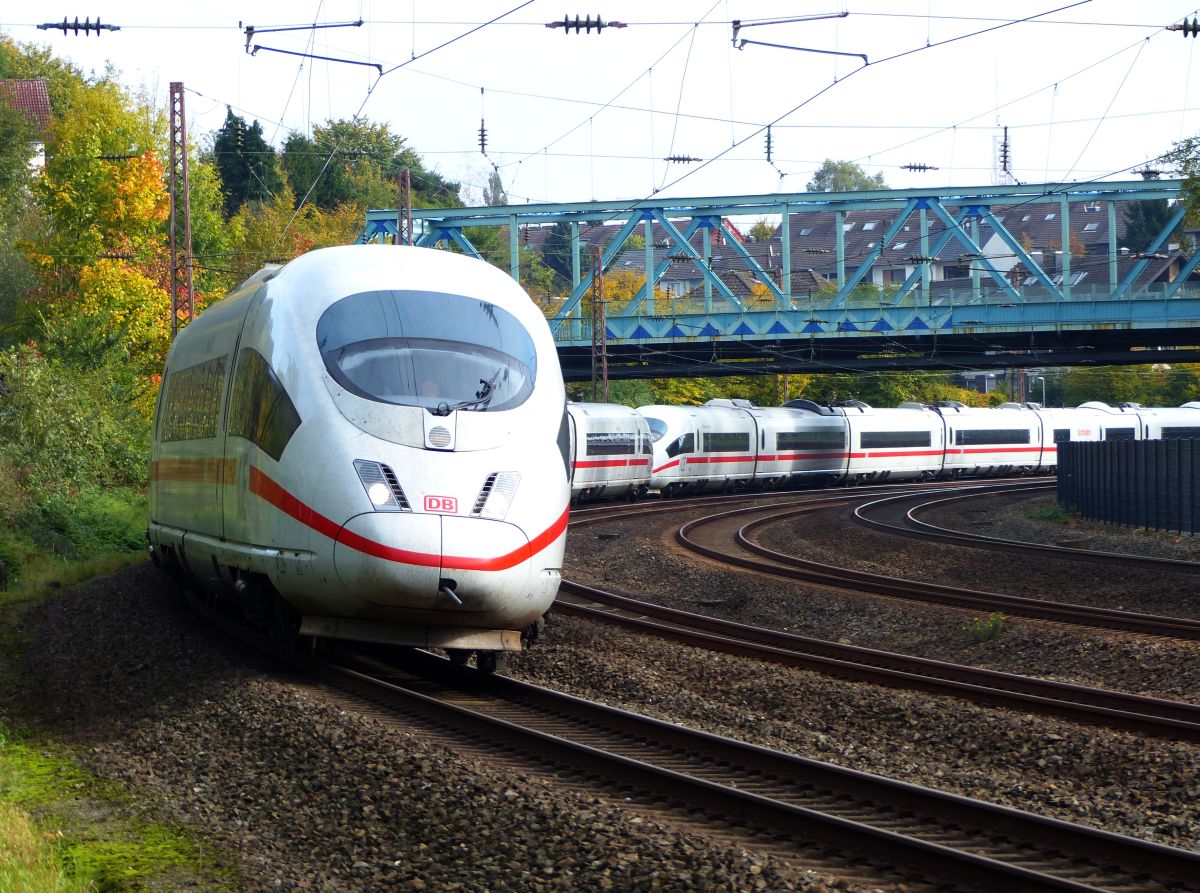 Zwei ICE Treibwagen, Mlheim an der Ruhr 13-10-2017.

Twee ICE treinstellen, Mlheim an der Ruhr 13-10-2017.