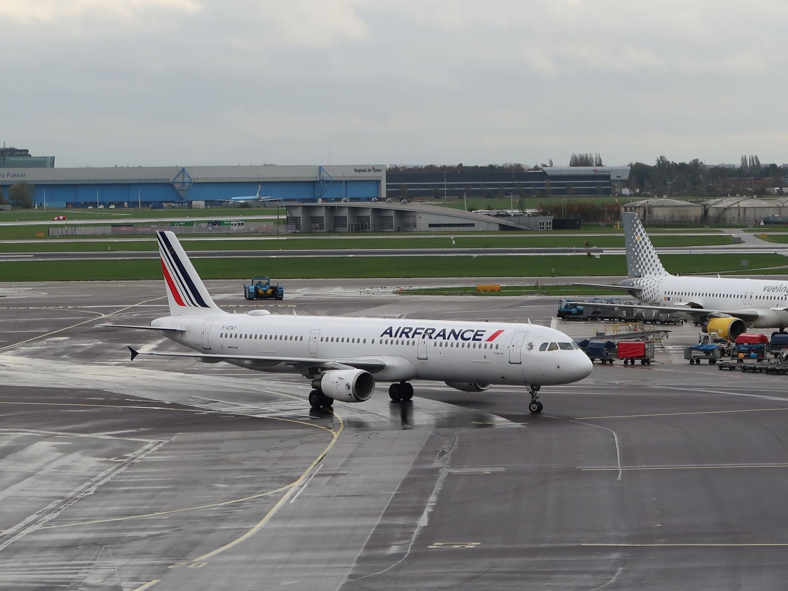 Air France F-GTAT Airbus A321-212 mit dem Name  Aurillac . Erstflug dieses Flugzeugs war am 11-03-2008. Flughafen Schiphol Amsterdam, Niederlande 13-11-2023.


Air France F-GTAT Airbus A321-212 met de naam  Aurillac . Eerste vlucht van dit vliegtuig was op 11-03-2008. Luchthaven Schiphol 13-11-2023.