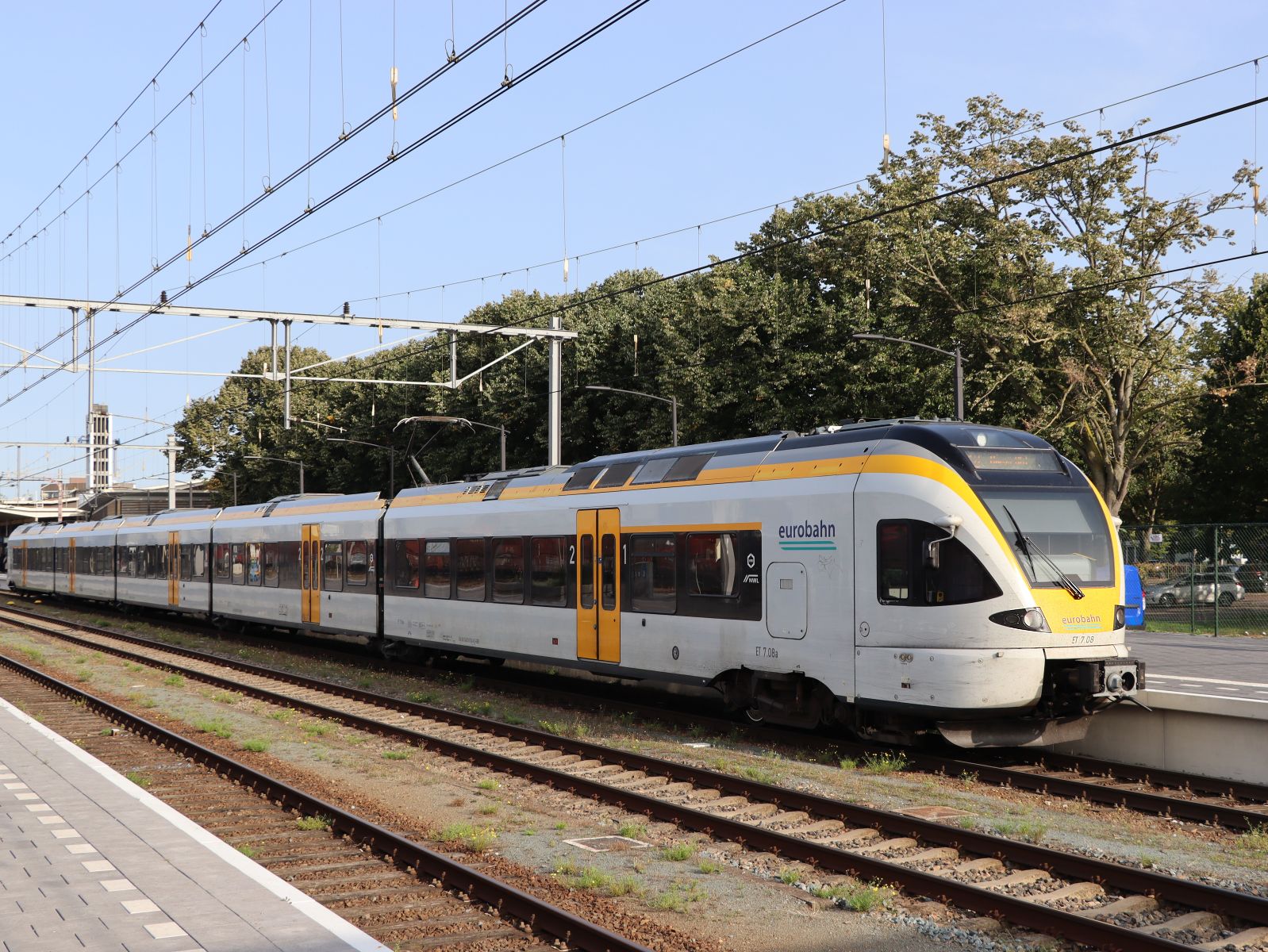 Eurobahn Triebzug FLIRT ET 7 08 (429 013-6) Gleis 1 Bahnhof Venlo, Niederlande 28-09-2023.

Eurobahn treinstel FLIRT ET 7 08 (429 013-6) spoor 1 station Venlo 28-09-2023.