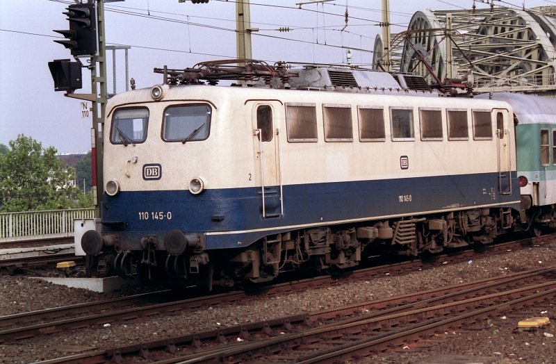 110 145-0 Kln Hbf 19-08-1992.