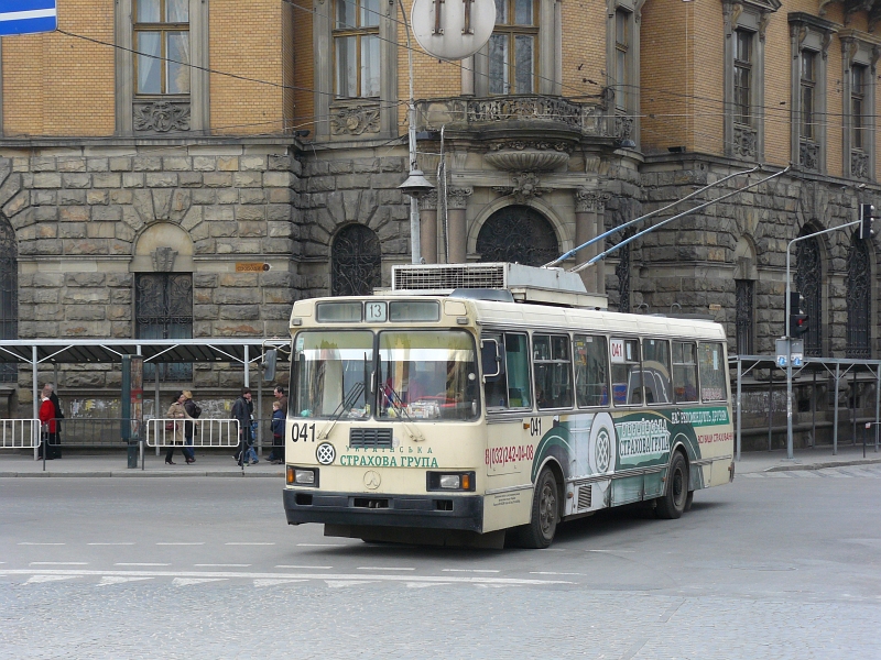 Ein LAZ O-Bus in Lviv 30-03-2008.