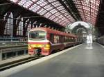 NMBS MS86 TW 947 Gleis 4 Antwerpen Centraal 31-10-2014.

NMBS MS86 treinstel 947 spoor 4 Antwerpen Centraal 31-10-2014.