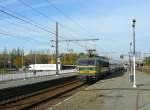 NMBS Lok 2746 mit M6 Wagen. Antwerpen Noorderdokken 31-10-2014.

NMBS locomotief 2746 met M6 rijtuigen. Antwerpen Noorderdokken 31-10-2014.