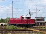 Rheinische Eisenbahn Diesellok 260 109-4 (98 80 3360 109-3 D-EVG) Gterbahnhof Oberhausen West 06-07-2018.

Rheinische Eisenbahn dieselloc 260 109-4 (98 80 3360 109-3 D-EVG) goederenstation Oberhausen West 06-07-2018.