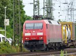 DB Schenker Lok 152 014-7 mit Gterzug. Bahnbergang Porzer Ringstrae, Kln 09-07-2016.

DB Schenker loc 152 014-7 met een goederentrein. Overweg Porzer Ringstrae, Keulen 09-07-2016.