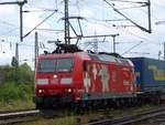 DB Cargo Lok 185 142-7 mit Aufschrift  unterwegs in der Schweiz  Gterbahnhof Oberhausen West, Duitsland 13-07-2017.