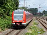 Elektrisch/706990/db-treibzug-422-562-9-en-422 DB Treibzug 422 562-9 en 422 555-3 Einfahrt Bahnhof Dsseldorf-Rath 09-07-2020.

DB treinstel 422 562-9 en 422 555-3 aankomst station Dsseldorf-Rath 09-07-2020.