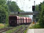 DB Cargo Lokomotive 189 038-3 mit Schwesterlok fhrt linkes Gleis richtung Wesel. Bahnhof Empel-Rees 18-06-2021.

DB Cargo locomotief 189 038-3 met zusterloc en beladen ertstrein linkerspoor. Overloop naar rechter spoor richting Wesel. Station Empel-Rees 18-06-2021.

