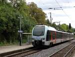 VIAS Triebzug ET 25 2304 Gleis 2 Bahnhof Empel-Rees 16-09-2022.

VIAS treinstel ET 25 2304 spoor 2 station Empel-Rees 16-09-2022.