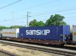 Sggnss Containerwagen aus Tschechien mit nummer 33 54 4576 033-3 Emmerich am Rhein, Deutschland 03-07-2015.