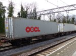 Sggmrss Gelenk-Containertragwagen aus Belgien mit Nummer 33 RIV 88 B-Touax 4961 327-2 Dordrecht, Niederlande 07-04-2016.

Sggmrss containerdraagwagen uit Belgi met nummer 33 RIV 88 B-Touax 4961 327-2 Dordrecht, Nederland 07-04-2016.