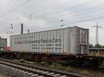 Sgns Drehgestell-Containertragwagen mit Nummer 31 RIV 80 D-DB 4556 487-5 Gterbahnhof Oberhausen West 18-08-2022.