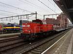 Diesel/843158/db-cargo-diesellokomotive-6440-jaap-gleis DB Cargo Diesellokomotive 6440 'Jaap' Gleis 8 Bahnhof Amersfoort Centraal 20-02-2024.

DB Cargo dieselloc 6440 'Jaap' met onbeladen defensiewagens spoor 8 Amersfoort 20-02-2024.