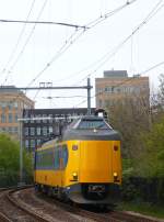 4235 als Intercity Leiden-Utrecht. Morsweg Leiden 30-04-2012.