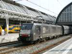 TXL Lok 189 280 Gleis 6 Amsterdam Centraal Station 02-10-2013.

TXL locomotief 189 280 met een goederentrein op spoor 6 Amsterdam Centraal Station 02-10-2013.