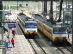 Elektrisch/367877/sgm-iii-2961-en-2995-auf-gleis SGM-III 2961 en 2995 auf Gleis 8 und 7 Rotterdam Centraal Station 12-08-2014.

SGM-III 2961 en 2995 op spoor 8 en 7 Rotterdam Centraal Station 12-08-2014.