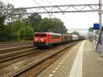 DB Schenker Lok 1611 mit Gterzug Gleis 6, Dordrecht 08-08-2014.

DB Schenker locomotief 1611 met goederentrein over spoor 6 in Dordrecht 08-08-2014.