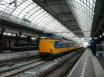 Elektrisch/467498/icm-iv-tw-4245-spoor-9-amsterdam ICM-IV TW 4245 spoor 9 Amsterdam Centraal Station 26-11-2015.

ICM-IV treinstel 4245 spoor 9 Amsterdam CS 26-11-2015.