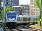 NS SLT-6 TW 2659 als Nahverkehrzug von Leiden nach Gouda. Morsweg, Leiden 12-05-2016.

NS SLT-6 treinstel 2659 als stoptrein van Leiden naar Gouda. Morsweg, Leiden 12-05-2016.
