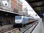 NMBS Lok 2863 (Railpool 186 424-8) mit Intercity aus Brssel. Gleis 1 Dordrecht, Niederlande 07-04-2016.

NMBS loc 2863 (186 424-8 van Railpool) met intercity uit Brussel. Spoor 1 Dordrecht, Nederland 07-04-2016.