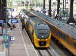 Elektrisch/572674/ns-dd-irm-tw-9560-gleis-13 NS DD-IRM TW 9560 Gleis 13 Rotterdam Centraal Station 05-08-2017.

NS DD-IRM treinstel 9560 spoor 13 Rotterdam CS 05-08-2017.