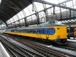 NS ICM-III TW 4012 Gleis 11 Amsterdam Centraal Station 19-12-2017.

NS ICM-III treinstel 4012 spoor 11 Amsterdam CS 19-12-2017.