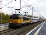 NS Lok 1745 mit Intercity aus Berlin. Gleis 2 Bad Bentheim, Deutschland 02-11-2018.

NS loc 1745 met Intercity uit Berlijn. Spoor 2 Bad Bentheim, Duitsland 02-11-2018.