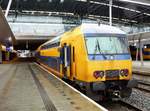 NS DDZ-4 Triebzug 7521 Gleis 12 Utrecht Centraal Station 27-02-2020.

NS DDZ-4 treinstel 7521 spoor 12 Utrecht CS 27-02-2020.