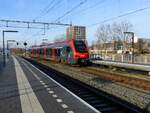 Elektrisch/739829/ns-flirt-r-net-triebzug-2013-einfahrt NS FLIRT R-Net Triebzug 2013 Einfahrt aus Alphen aan den Rijn. Gleis 10 Gouda 16-01-2020.

NS FLIRT R-Net treinstel 2013 komt binnen uit de richting Alphen aan den Rijn. Spoor 10 Gouda 16-01-2020.